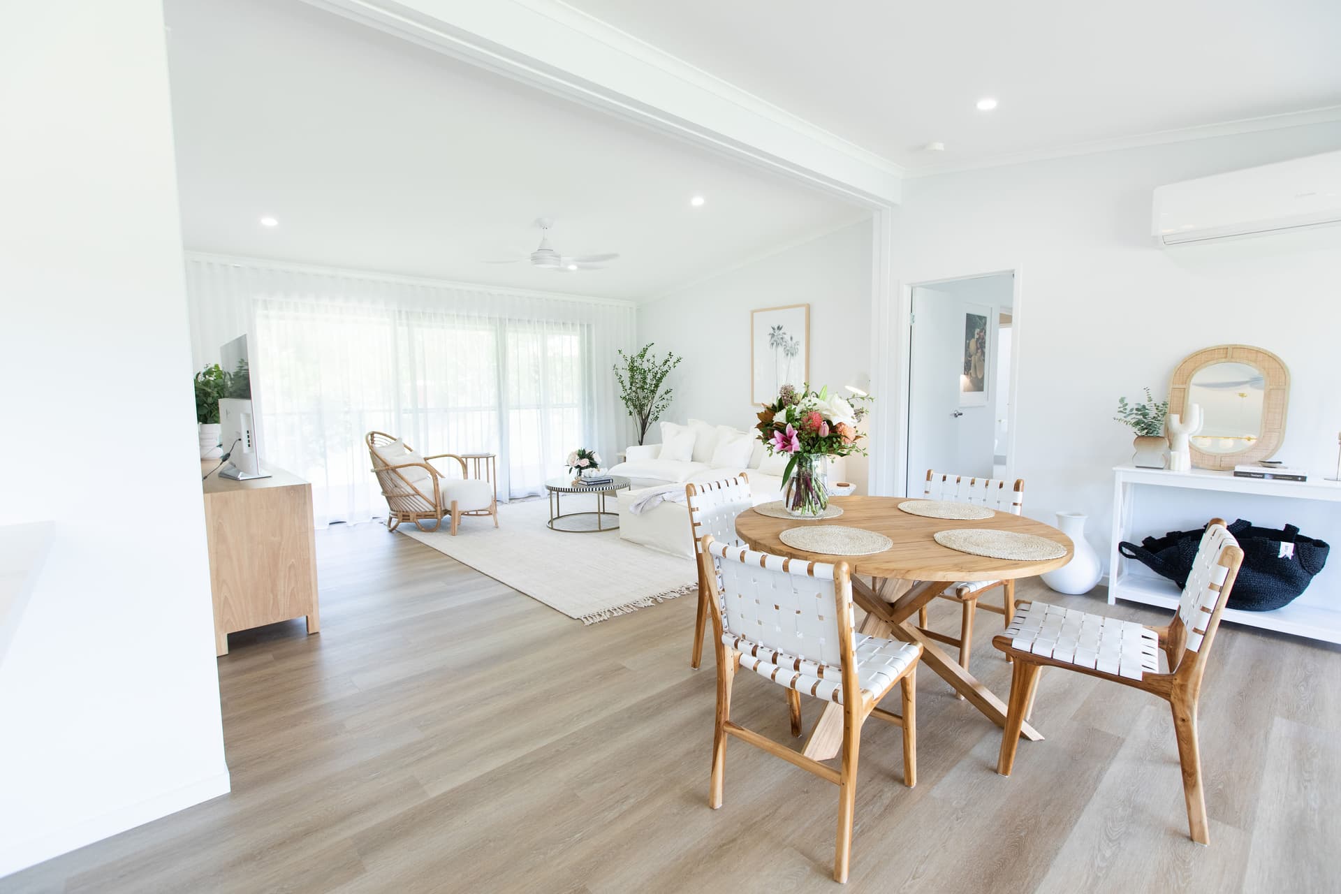 Oly Homes modular homes 4 bedroom floorplan Hamilton Living open plan dining
